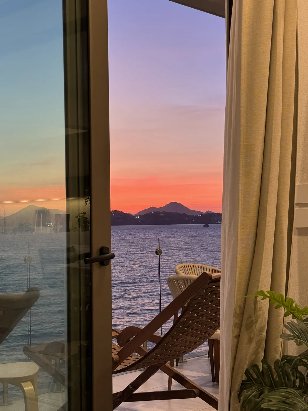 Atardecer sobre la bahía de Manzanillo desde la recámara